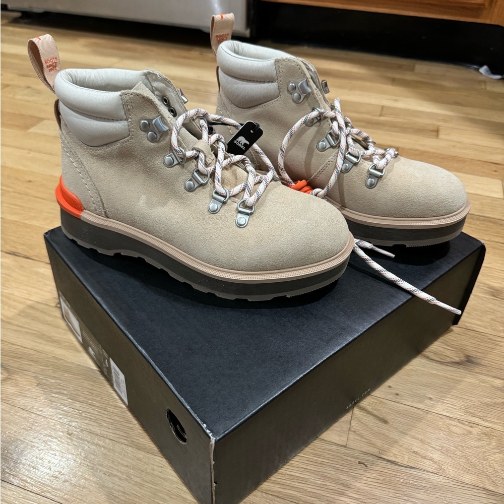 NWT hiking SOREL hi-line hiker shoes size 6